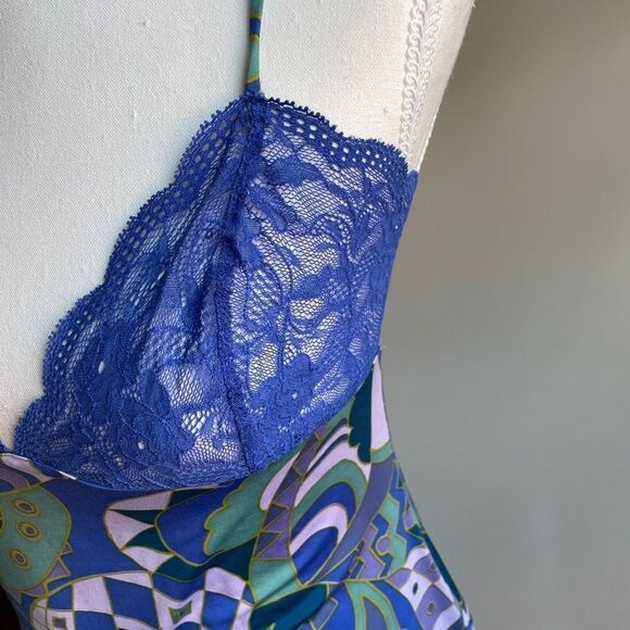 Victoria’s Secret Lace Camisole Slip - Picture 5 of 11